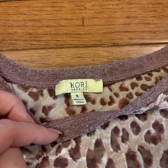 Women’s boutique shirt size S - Picture 2 of 4